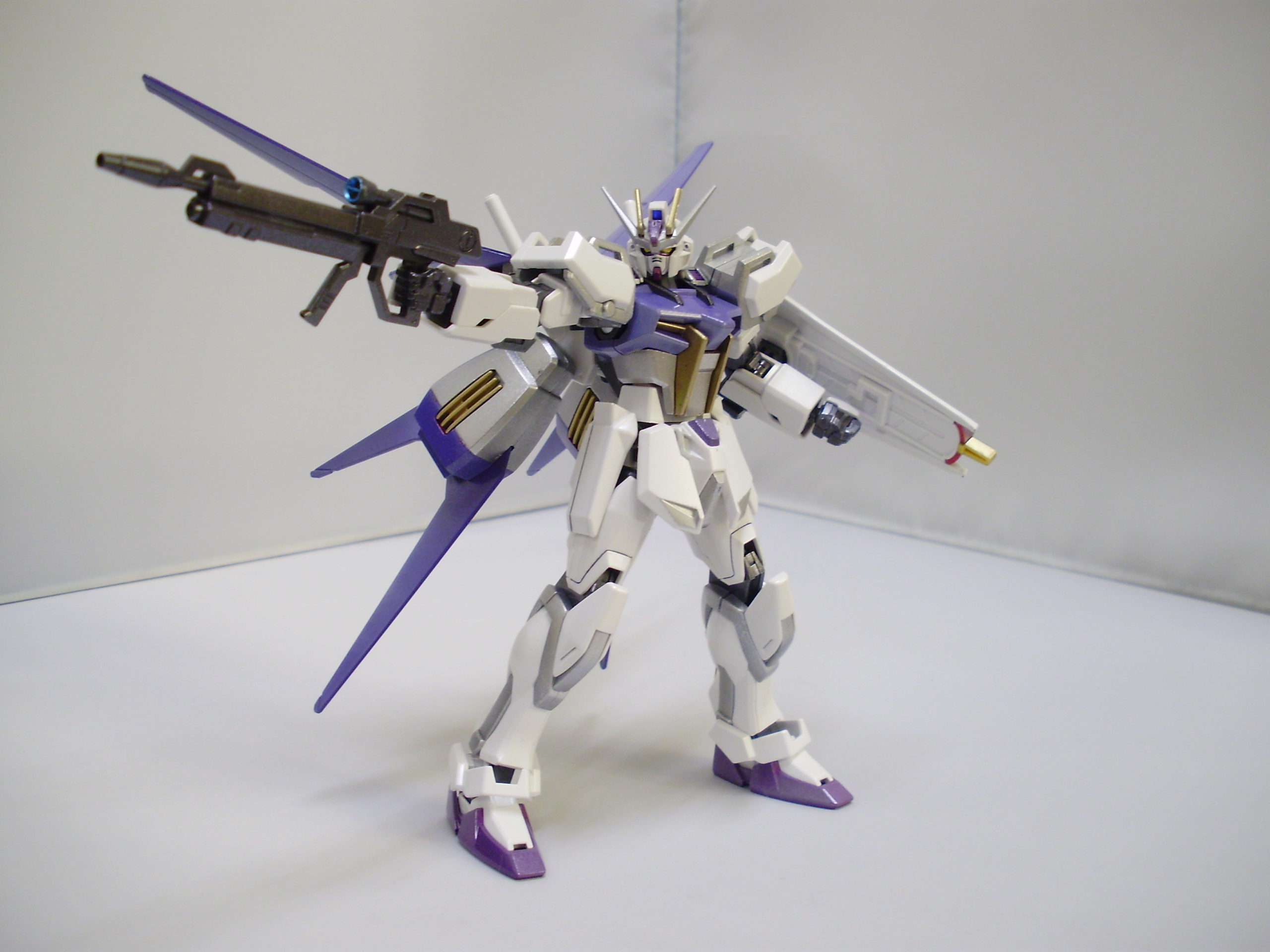 HGCE 1/144 エールストライクガンダムを缶スプレー塗装 完成 – 色の